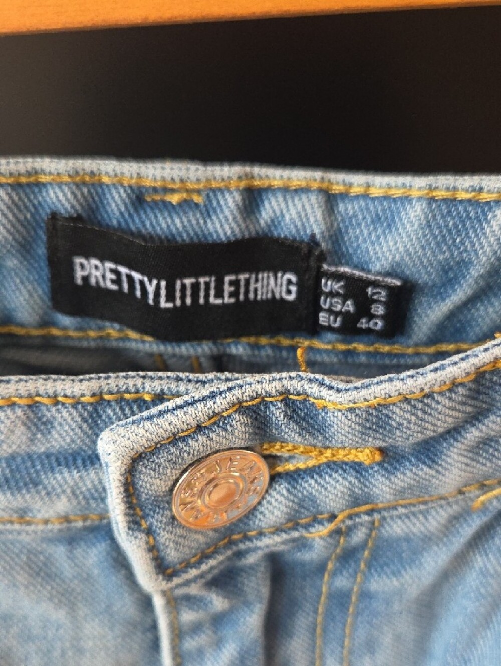 PrettyLittleThing Ripped Jeans - Picture 7 of 10